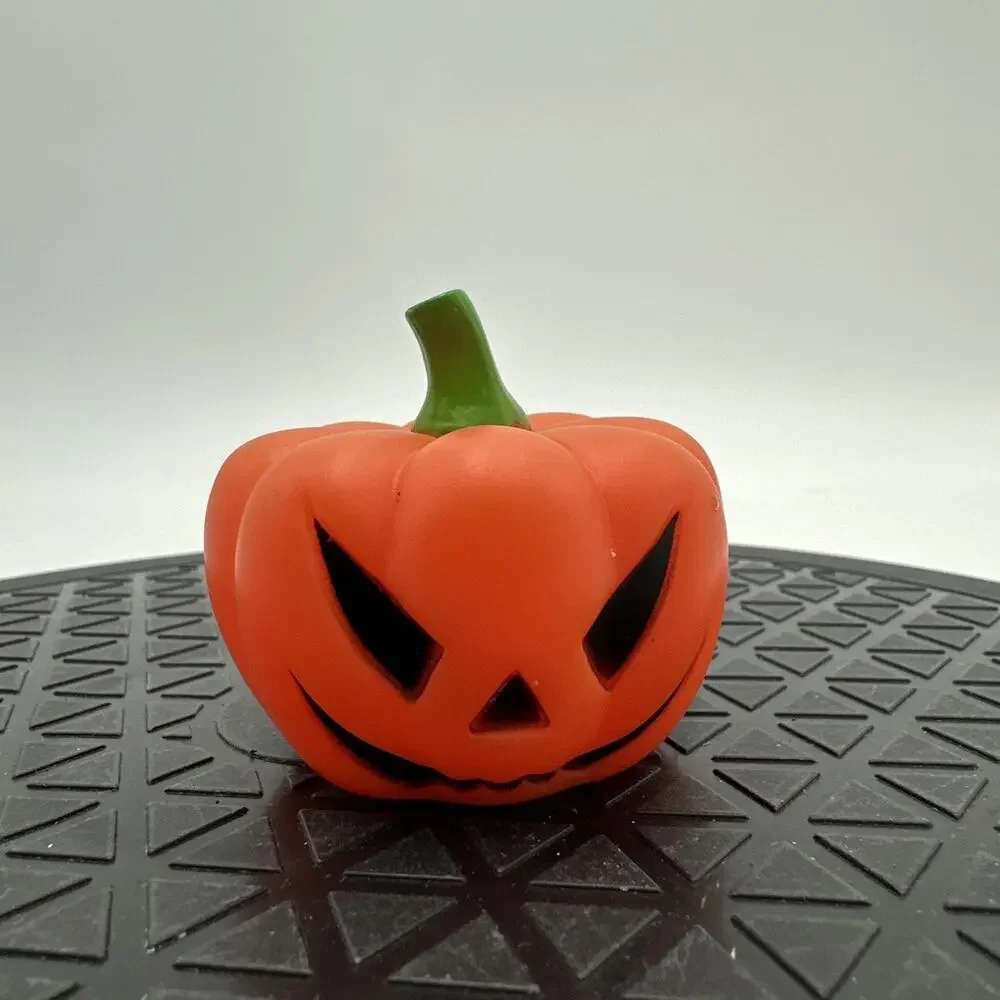 Jack-O-Lantern Halloween Flashing Light Mini Pumpkin